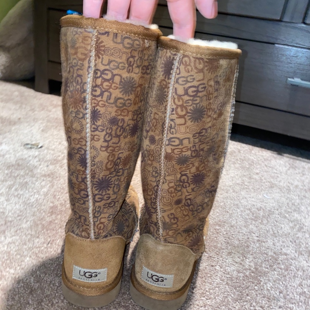 UGG logo pattern boots
